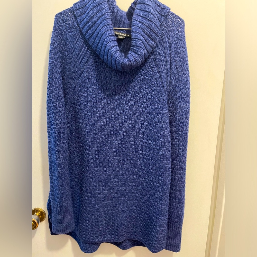 Hillary Radley denim hue sweater. Lg